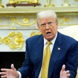 Donald Trump s'est emporté contre Barack Obama, alors qu'il recevait le président philippin dans le bureau ovale. KEYSTONE/EPA/YURI GRIPAS / POOL
